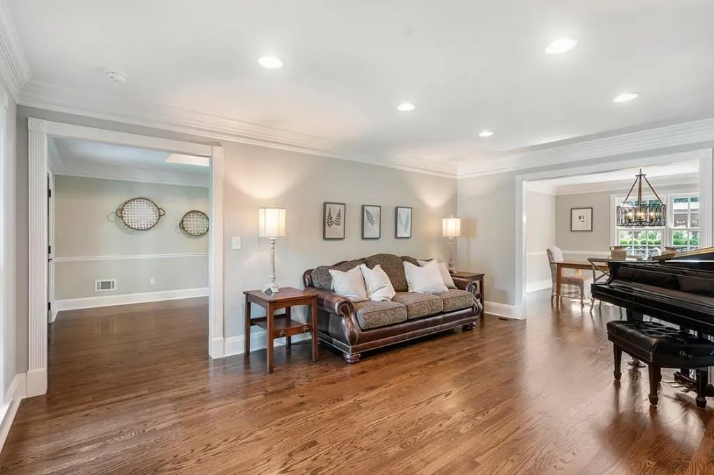 425 Breakwater Ridge, Sandy Springs, Georgia 30328, 6 Bedrooms Bedrooms, ,5 BathroomsBathrooms,Residential,Sold,425 Breakwater Ridge,7059922