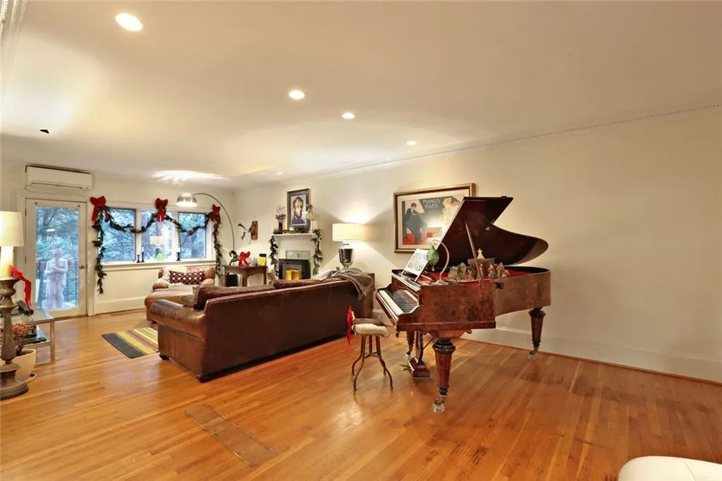 32 28th Street Unit 203, Atlanta, Georgia 30309, 1 Bedroom Bedrooms, ,1 BathroomBathrooms,Residential,Sold,32 28th Street Unit 203,5784706
