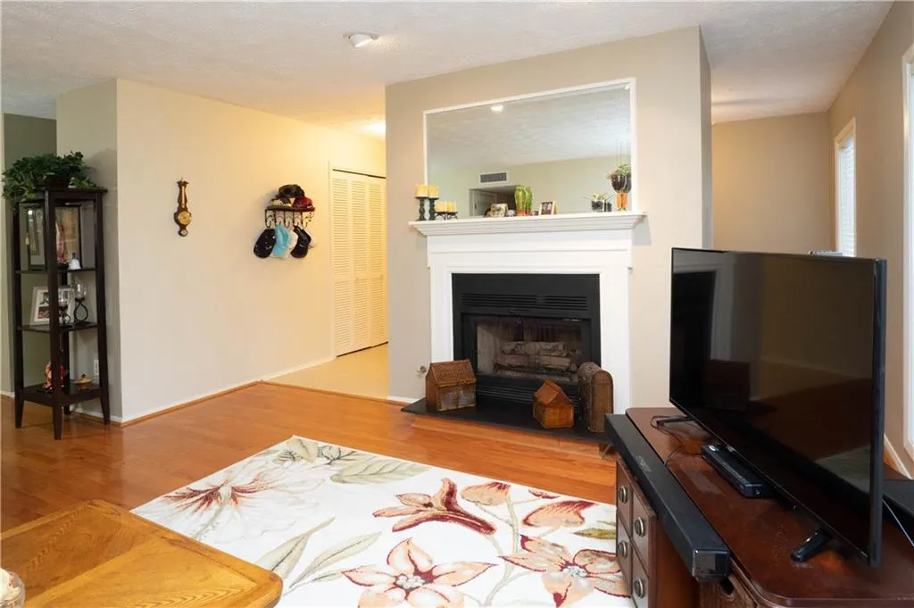 905 Woodcliff Drive, Atlanta, Georgia 30350, 2 Bedrooms Bedrooms, ,2 BathroomsBathrooms,Residential,Sold,905 Woodcliff Drive,6505148