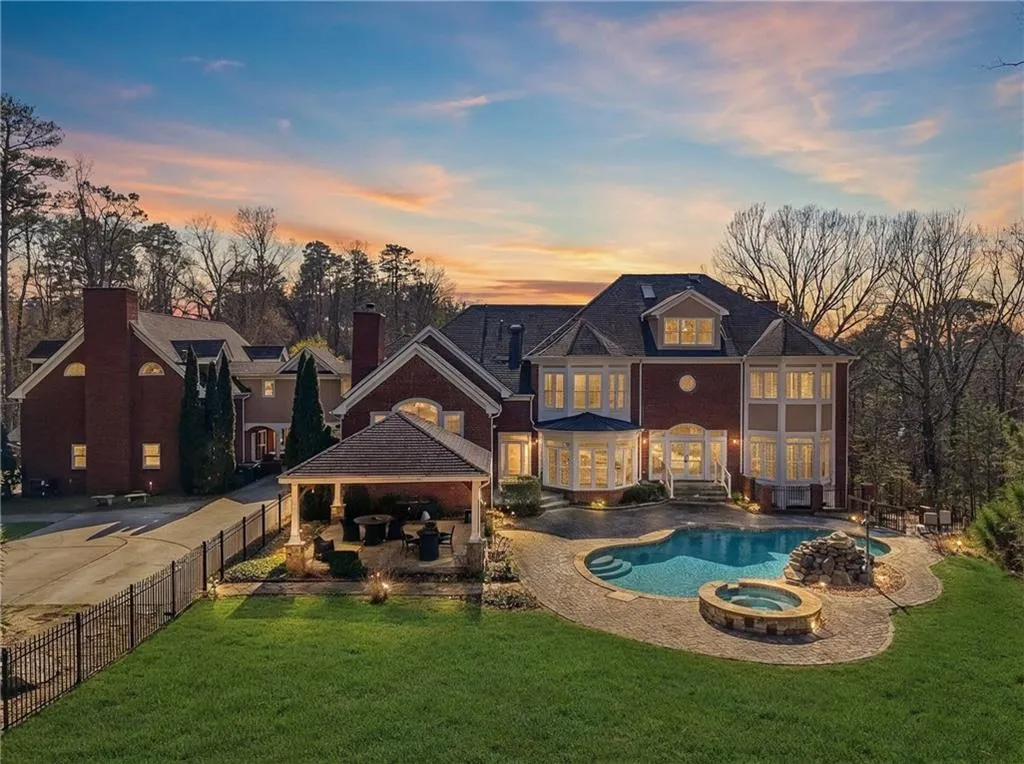 Atlanta, Georgia 30350, 7 Bedrooms Bedrooms, ,8 BathroomsBathrooms,Residential,For Sale,7734144