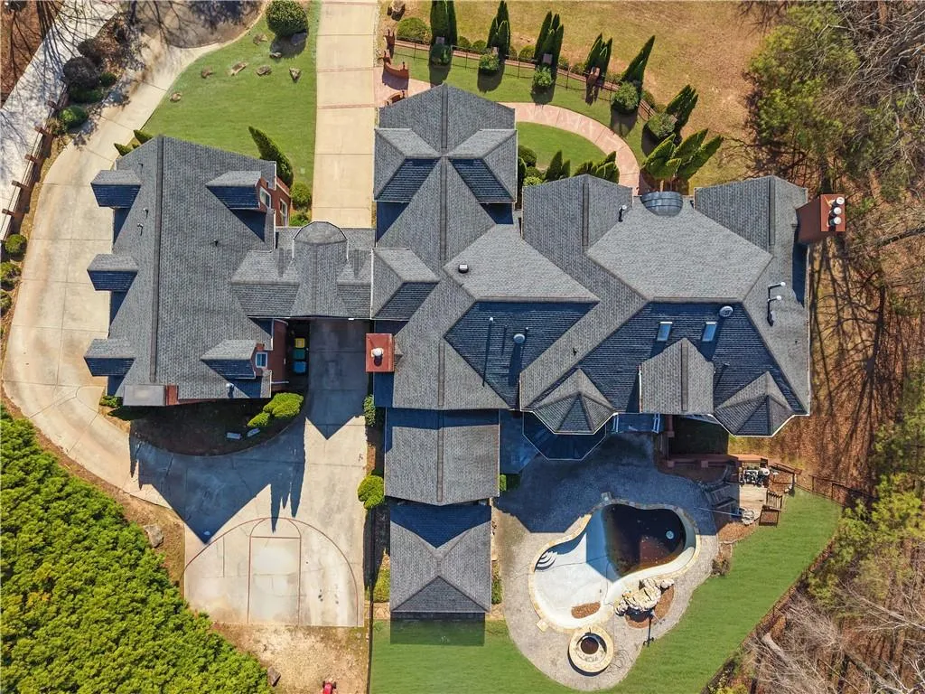 Atlanta, Georgia 30350, 7 Bedrooms Bedrooms, ,8 BathroomsBathrooms,Residential,For Sale,7734144