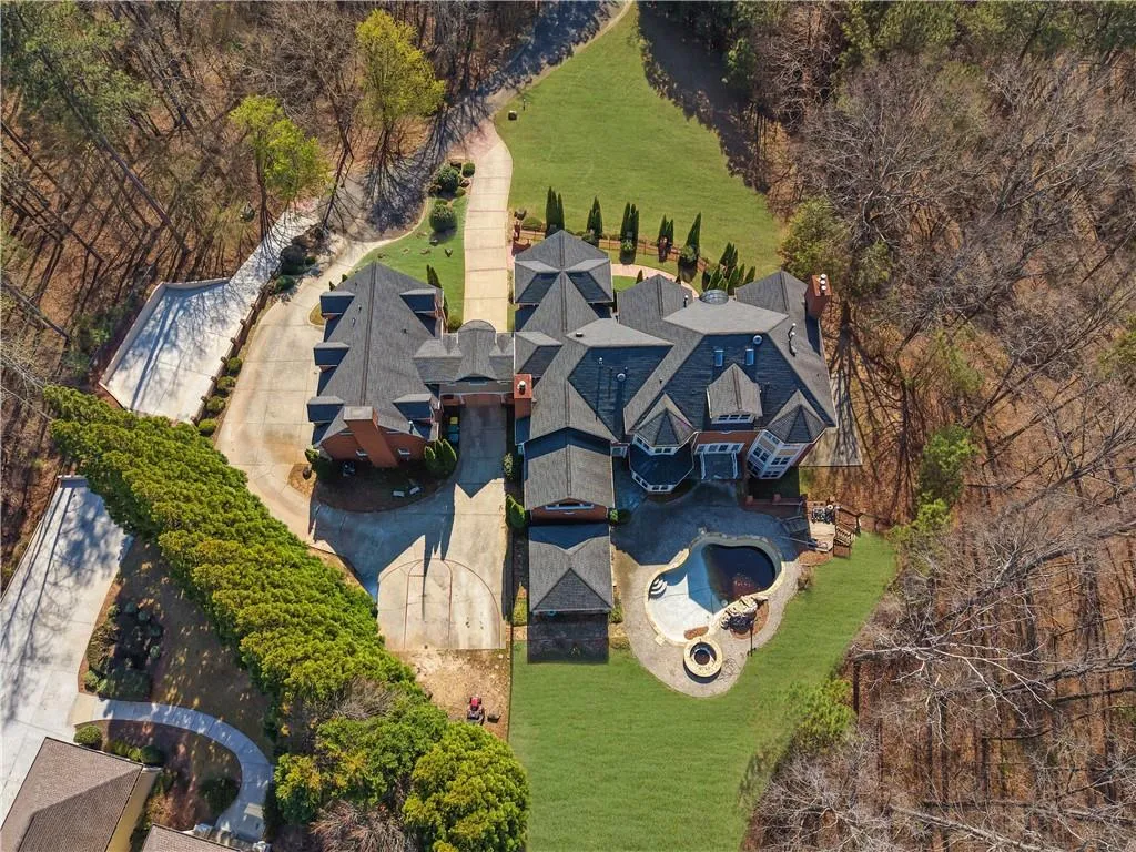Atlanta, Georgia 30350, 7 Bedrooms Bedrooms, ,8 BathroomsBathrooms,Residential,For Sale,7734144