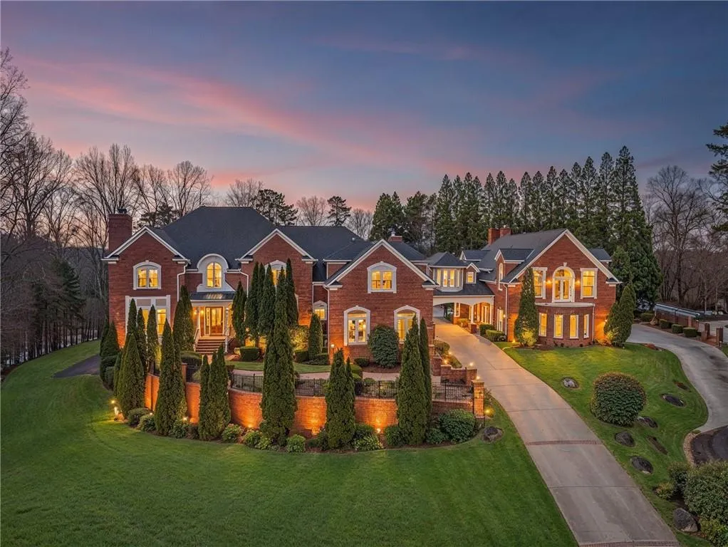 Atlanta, Georgia 30350, 7 Bedrooms Bedrooms, ,8 BathroomsBathrooms,Residential,For Sale,7734144