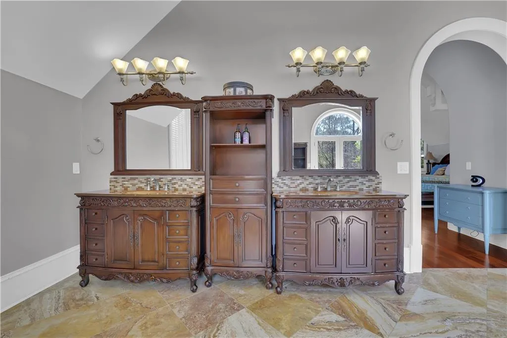 Atlanta, Georgia 30350, 7 Bedrooms Bedrooms, ,8 BathroomsBathrooms,Residential,For Sale,7734144