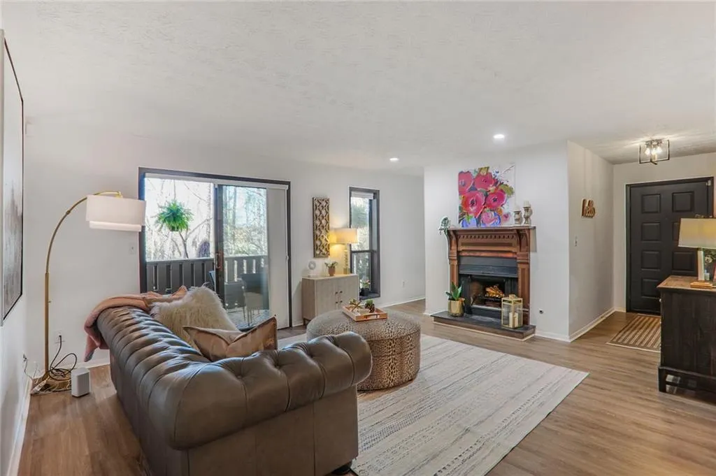 210 Woodcliff Drive, Atlanta, Georgia 30350, 2 Bedrooms Bedrooms, ,2 BathroomsBathrooms,Residential,For Sale,210 Woodcliff Drive,7658382