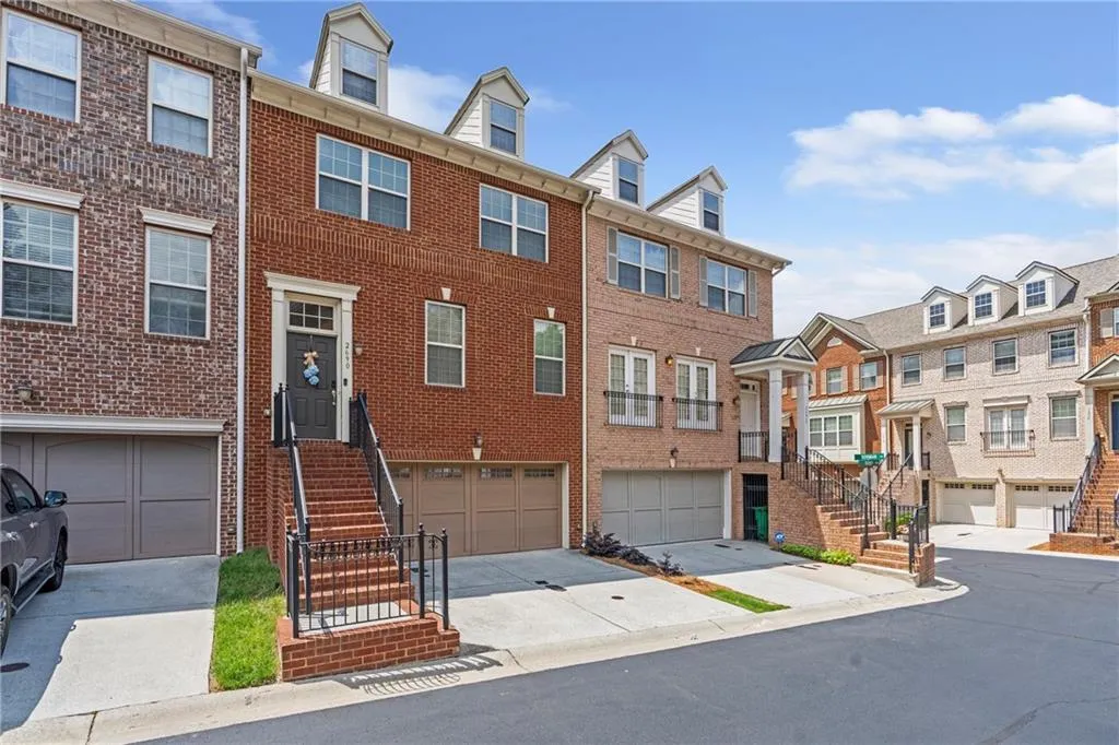2690 Derby Walk Ne Unit 53, Atlanta, Georgia 30319, 4 Bedrooms Bedrooms, ,3 BathroomsBathrooms,Residential,For Sale,2690 Derby Walk Ne Unit 53,7574439