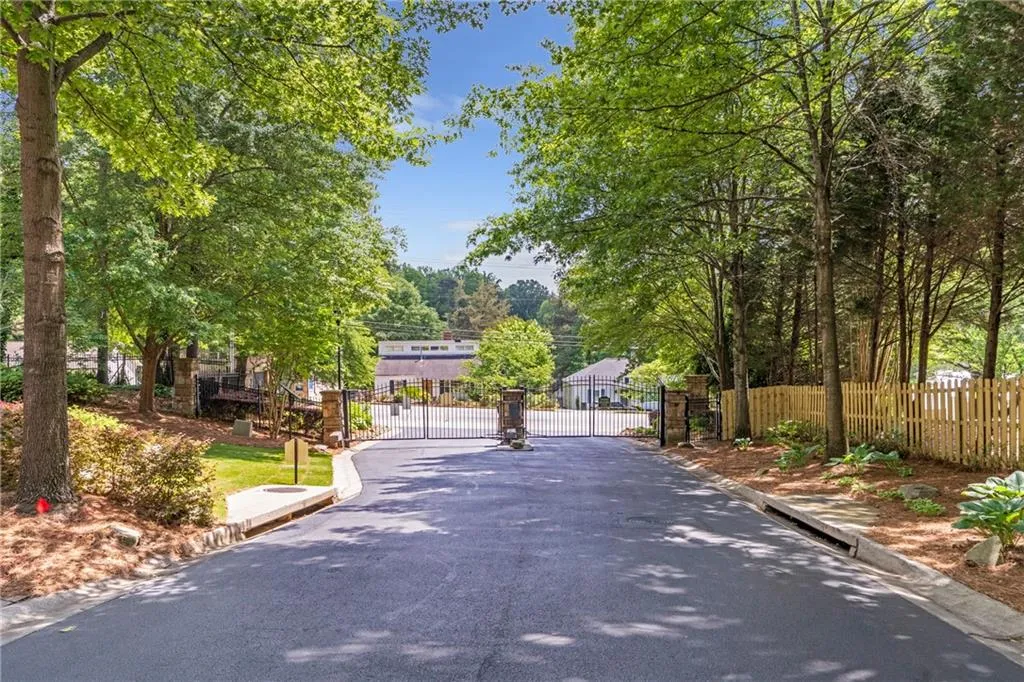 2690 Derby Walk Ne Unit 53, Atlanta, Georgia 30319, 4 Bedrooms Bedrooms, ,3 BathroomsBathrooms,Residential,For Sale,2690 Derby Walk Ne Unit 53,7574439