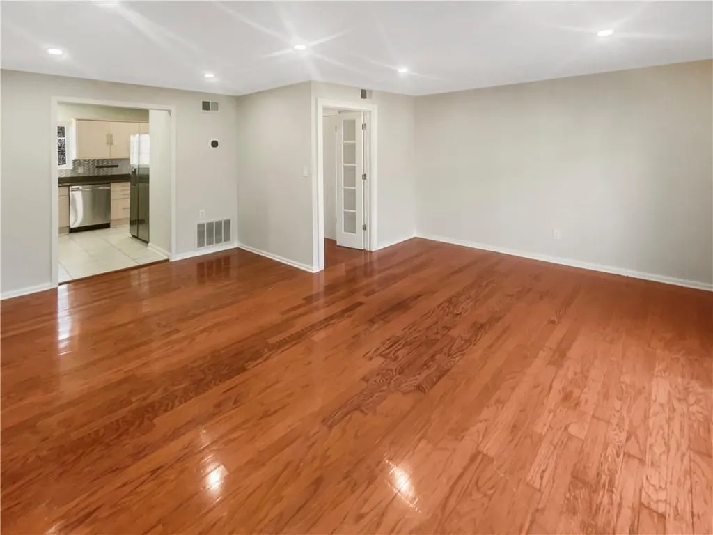 5676 Kingsport Drive Unit 4, Atlanta, Georgia 30342, 2 Bedrooms Bedrooms, ,1 BathroomBathrooms,Residential,For Sale,5676 Kingsport Drive Unit 4,7536745