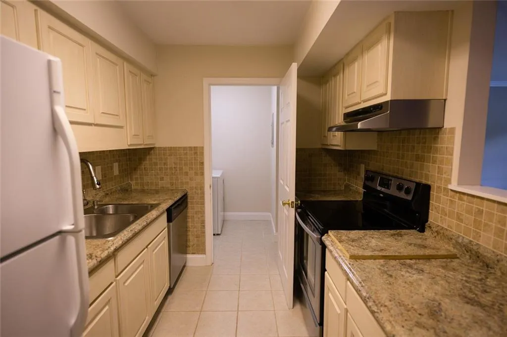 1112 Wingate Way, Sandy Springs, Georgia 30350, 1 Bedroom Bedrooms, ,1 BathroomBathrooms,Residential,Sold,1112 Wingate Way,6776828