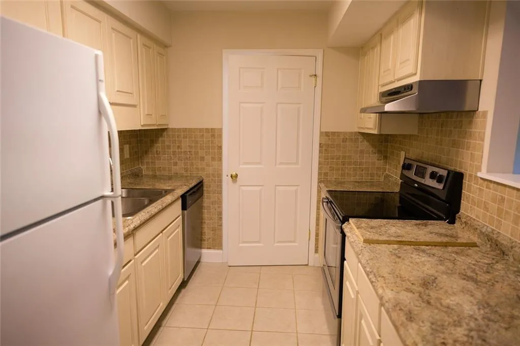 1112 Wingate Way, Sandy Springs, Georgia 30350, 1 Bedroom Bedrooms, ,1 BathroomBathrooms,Residential,Sold,1112 Wingate Way,6776828