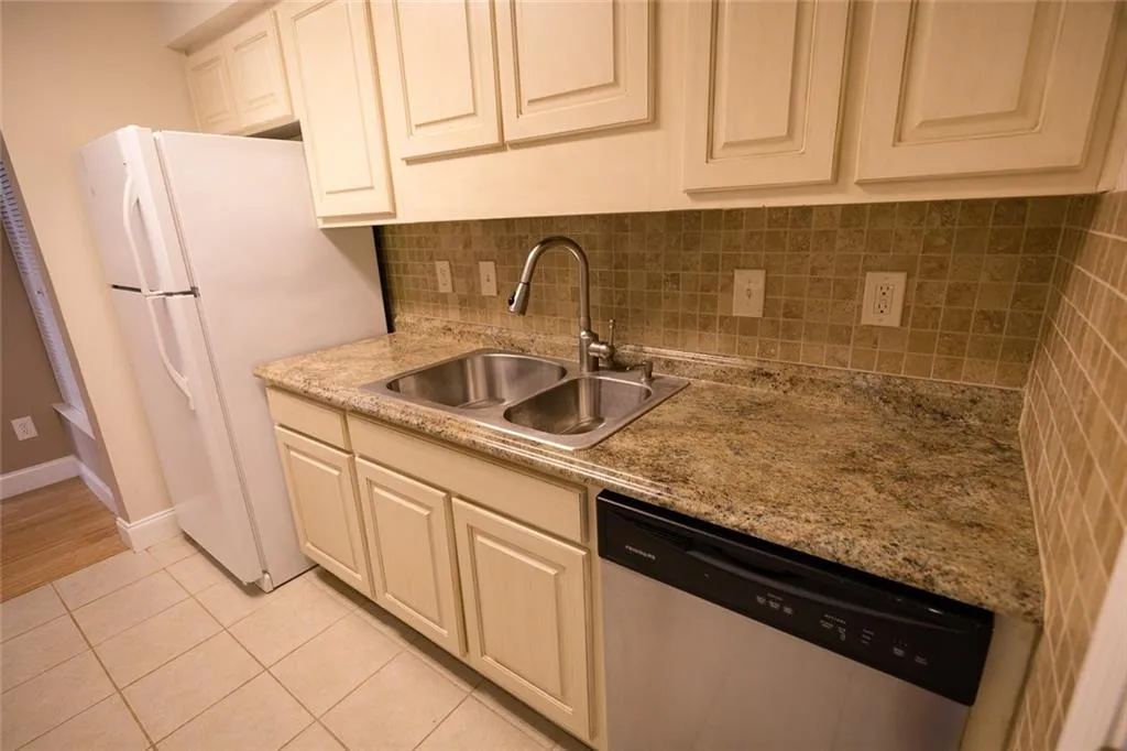 1112 Wingate Way, Sandy Springs, Georgia 30350, 1 Bedroom Bedrooms, ,1 BathroomBathrooms,Residential,Sold,1112 Wingate Way,6776828