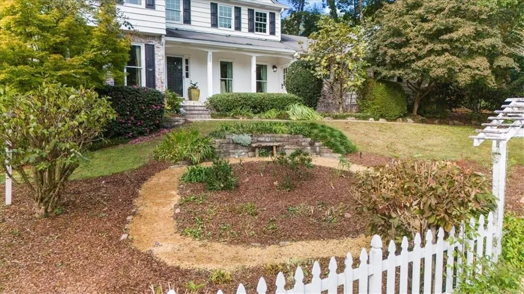View of front of house featuring a front lawn, covered porch, and stucco siding