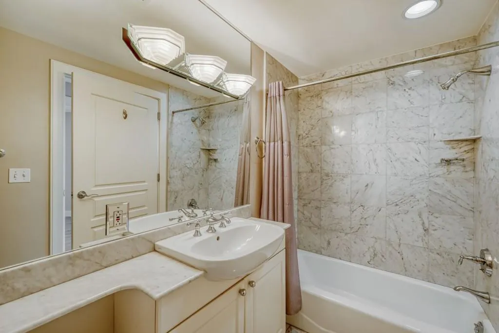 700 Park Regency Place Unit 1207, Atlanta, Georgia 30326, 2 Bedrooms Bedrooms, 0 ,2 BathroomsBathrooms,Residential,For Sale,700 Park Regency Place Unit 1207,7842219