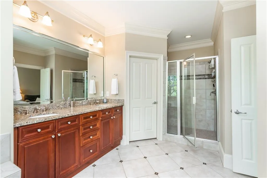 5444 Glenridge View, Atlanta, Georgia 30342, 3 Bedrooms Bedrooms, ,3 BathroomsBathrooms,Residential,Sold,5444 Glenridge View,7058426