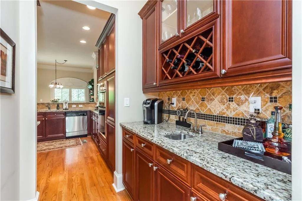 5444 Glenridge View, Atlanta, Georgia 30342, 3 Bedrooms Bedrooms, ,3 BathroomsBathrooms,Residential,Sold,5444 Glenridge View,7058426