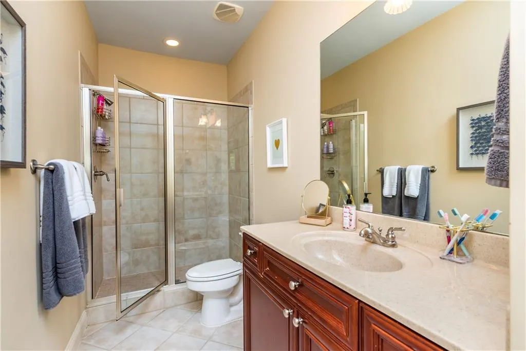 5444 Glenridge View, Atlanta, Georgia 30342, 3 Bedrooms Bedrooms, ,3 BathroomsBathrooms,Residential,Sold,5444 Glenridge View,7058426