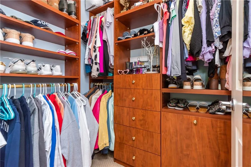 5444 Glenridge View, Atlanta, Georgia 30342, 3 Bedrooms Bedrooms, ,3 BathroomsBathrooms,Residential,Sold,5444 Glenridge View,7058426