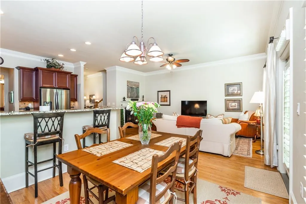 5444 Glenridge View, Atlanta, Georgia 30342, 3 Bedrooms Bedrooms, ,3 BathroomsBathrooms,Residential,Sold,5444 Glenridge View,7058426