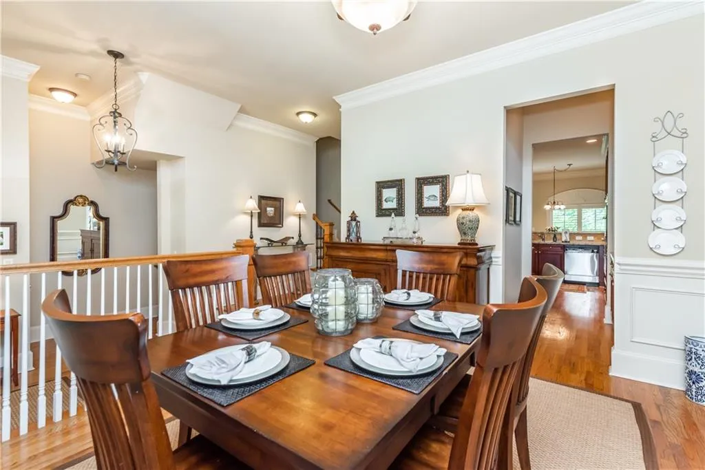 5444 Glenridge View, Atlanta, Georgia 30342, 3 Bedrooms Bedrooms, ,3 BathroomsBathrooms,Residential,Sold,5444 Glenridge View,7058426