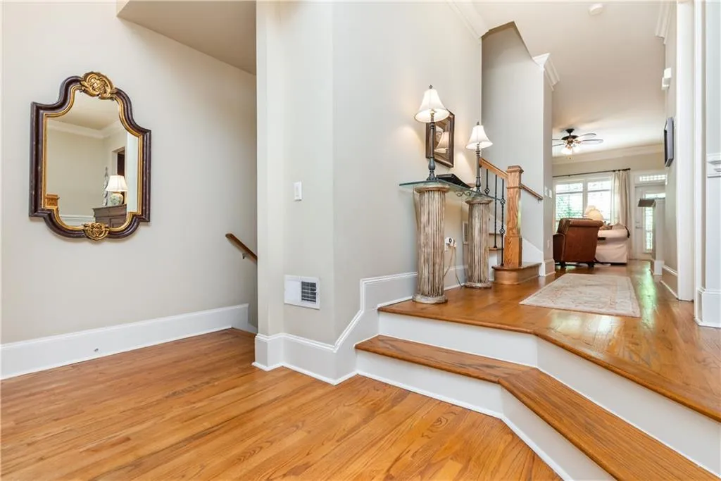 5444 Glenridge View, Atlanta, Georgia 30342, 3 Bedrooms Bedrooms, ,3 BathroomsBathrooms,Residential,Sold,5444 Glenridge View,7058426