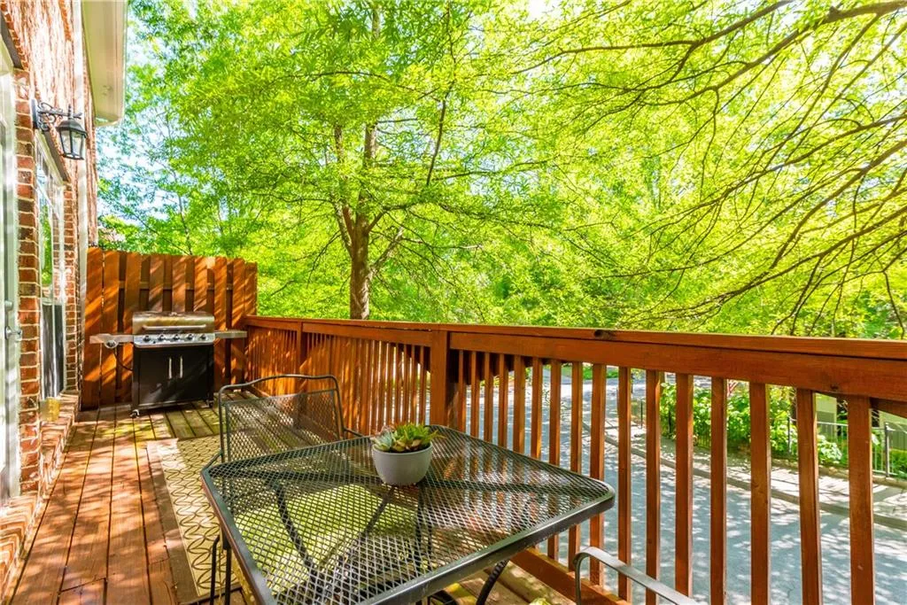 5444 Glenridge View, Atlanta, Georgia 30342, 3 Bedrooms Bedrooms, ,3 BathroomsBathrooms,Residential,Sold,5444 Glenridge View,7058426