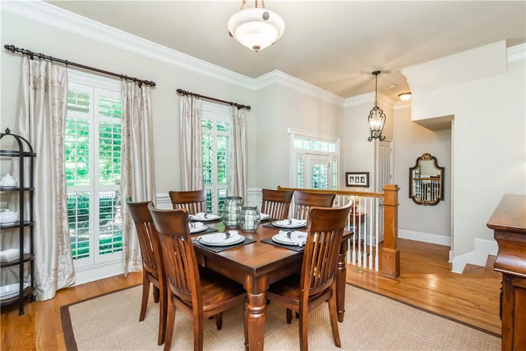 5444 Glenridge View, Atlanta, Georgia 30342, 3 Bedrooms Bedrooms, ,3 BathroomsBathrooms,Residential,Sold,5444 Glenridge View,7058426