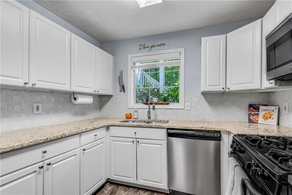 701 Gettysburg Place, Sandy Springs, Georgia 30350, 2 Bedrooms Bedrooms, ,1 BathroomBathrooms,Residential,Sold,701 Gettysburg Place,7262421