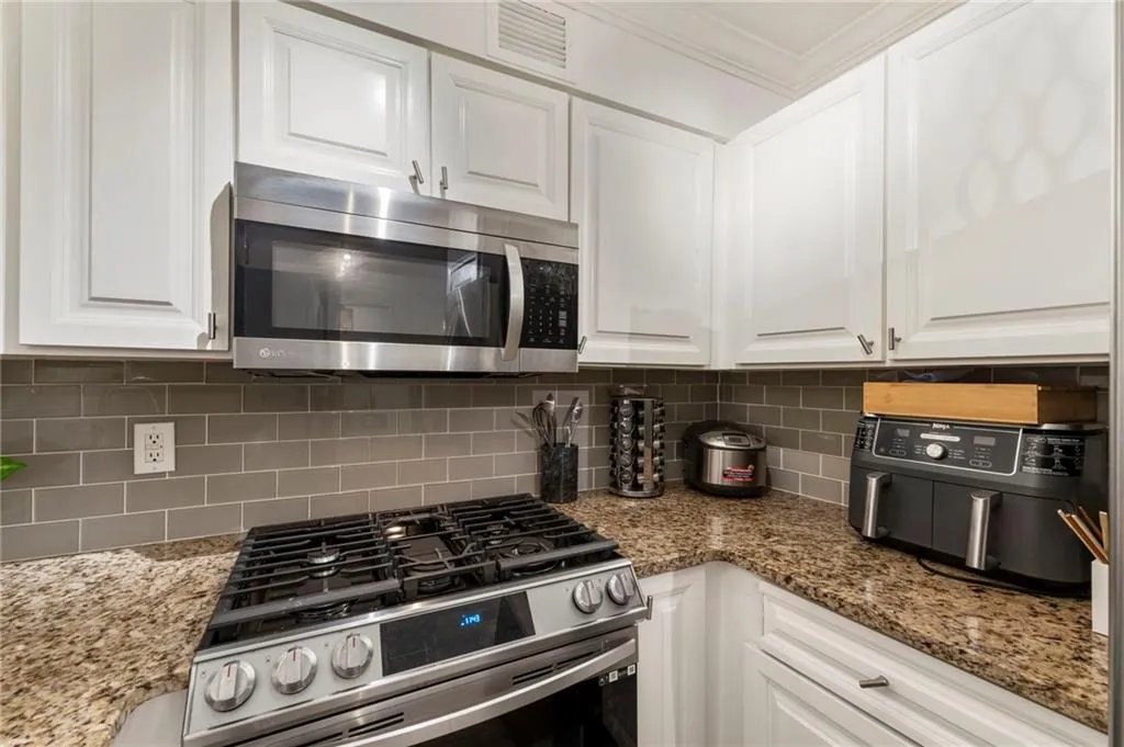 2479 Peachtree Road Ne Unit 1804, Atlanta, Georgia 30305, 3 Bedrooms Bedrooms, ,2 BathroomsBathrooms,Residential,For Sale,2479 Peachtree Road Ne Unit 1804,7631569