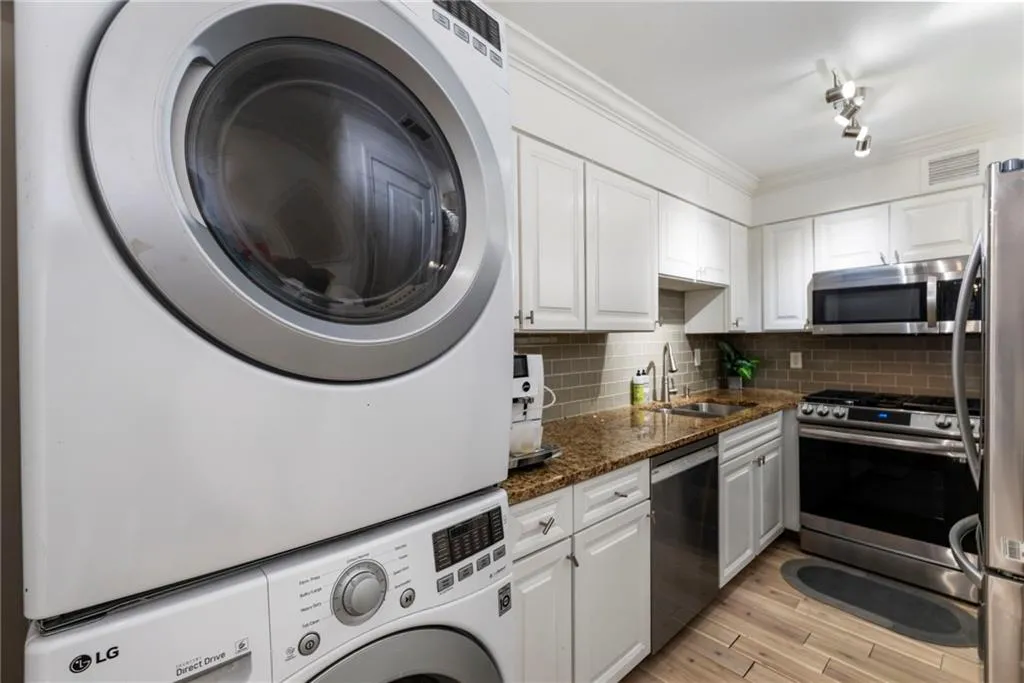 2479 Peachtree Road Ne Unit 1804, Atlanta, Georgia 30305, 3 Bedrooms Bedrooms, ,2 BathroomsBathrooms,Residential,For Sale,2479 Peachtree Road Ne Unit 1804,7631569