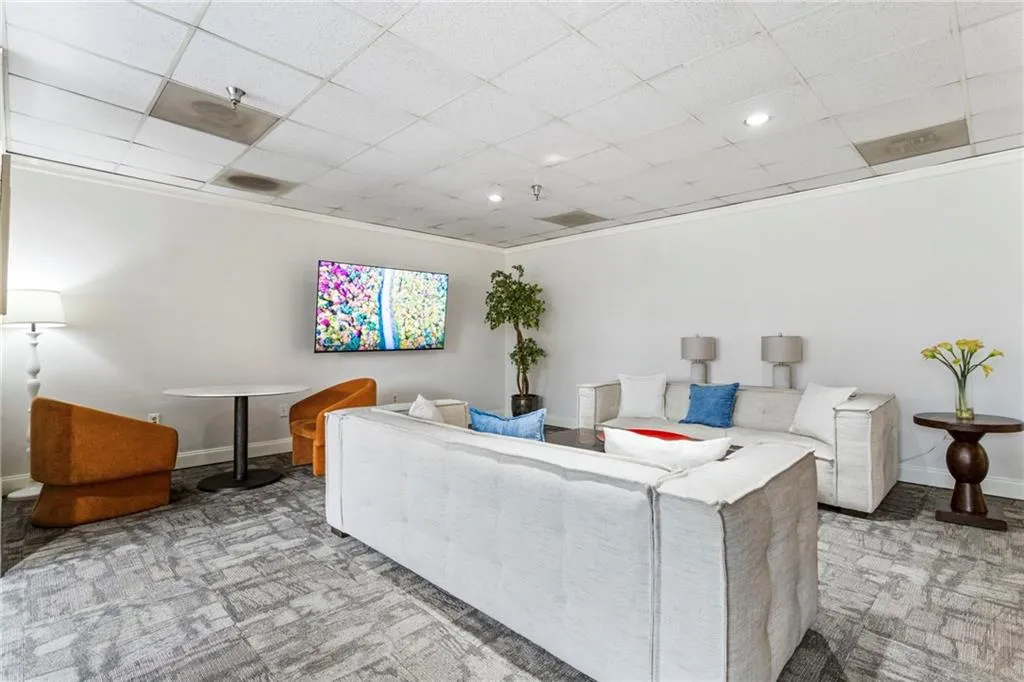 2479 Peachtree Road Ne Unit 1804, Atlanta, Georgia 30305, 3 Bedrooms Bedrooms, ,2 BathroomsBathrooms,Residential,For Sale,2479 Peachtree Road Ne Unit 1804,7631569