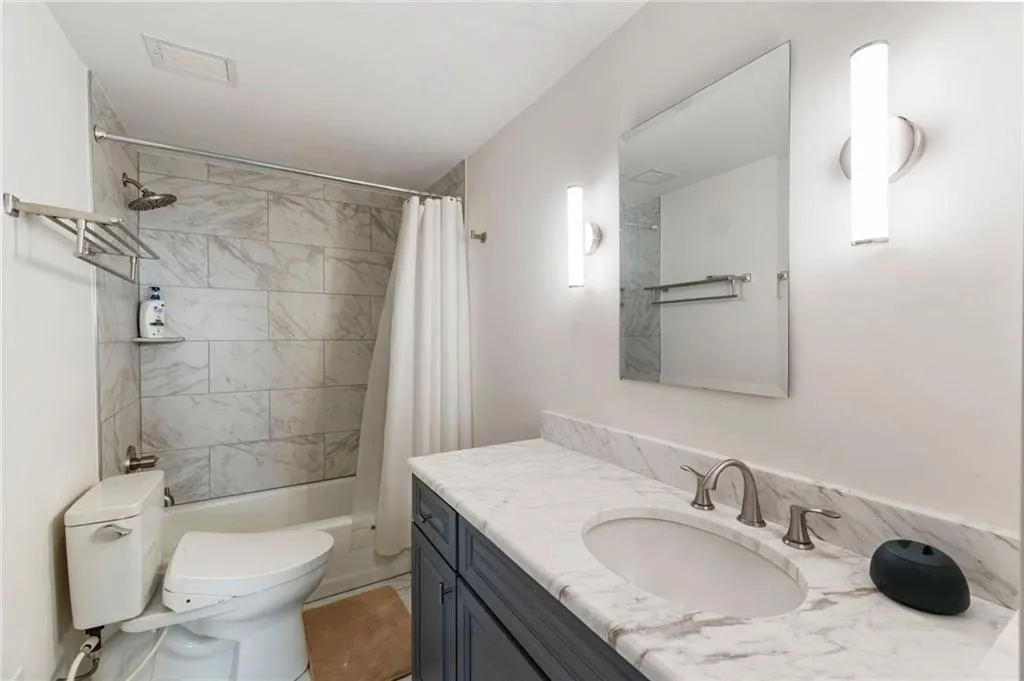 2479 Peachtree Road Ne Unit 1804, Atlanta, Georgia 30305, 3 Bedrooms Bedrooms, ,2 BathroomsBathrooms,Residential,For Sale,2479 Peachtree Road Ne Unit 1804,7631569