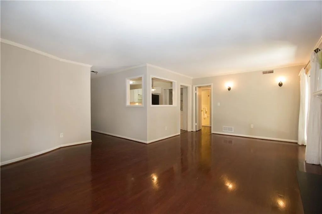 5400 Roswell Road Ne Unit N1, Sandy Springs, Georgia 30342, 2 Bedrooms Bedrooms, ,2 BathroomsBathrooms,Residential,Sold,5400 Roswell Road Ne Unit N1,5877913