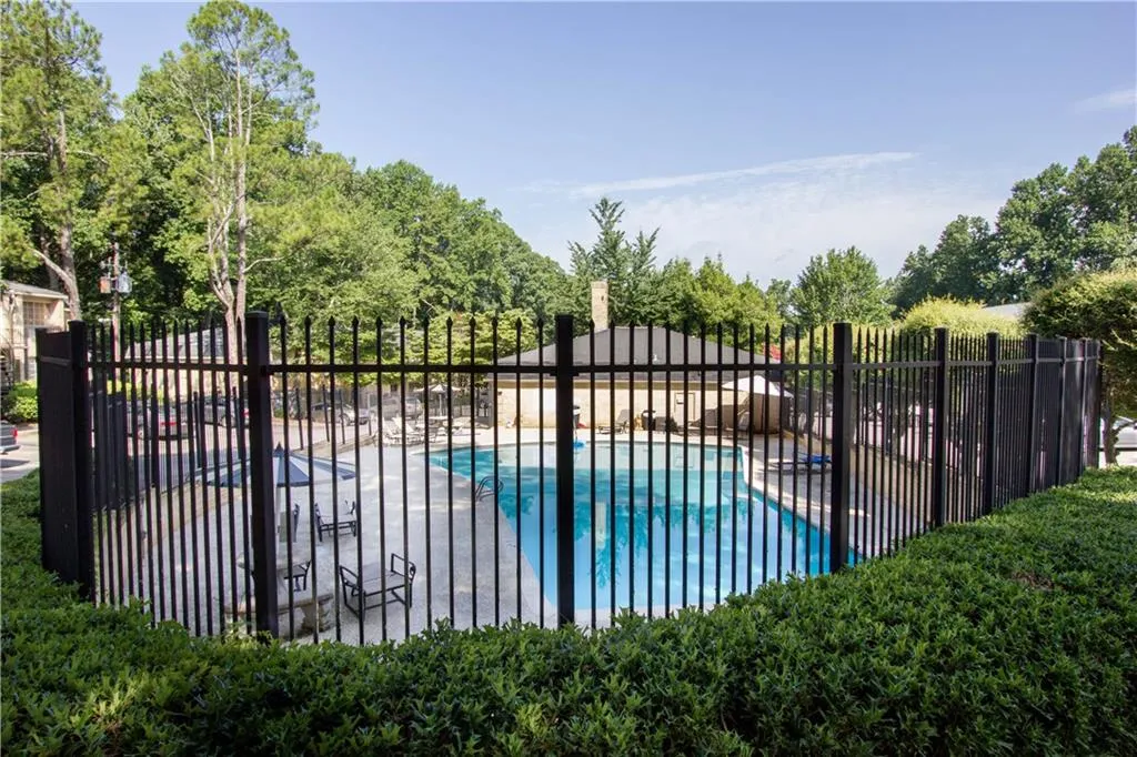 5400 Roswell Road Ne Unit N1, Sandy Springs, Georgia 30342, 2 Bedrooms Bedrooms, ,2 BathroomsBathrooms,Residential,Sold,5400 Roswell Road Ne Unit N1,5877913