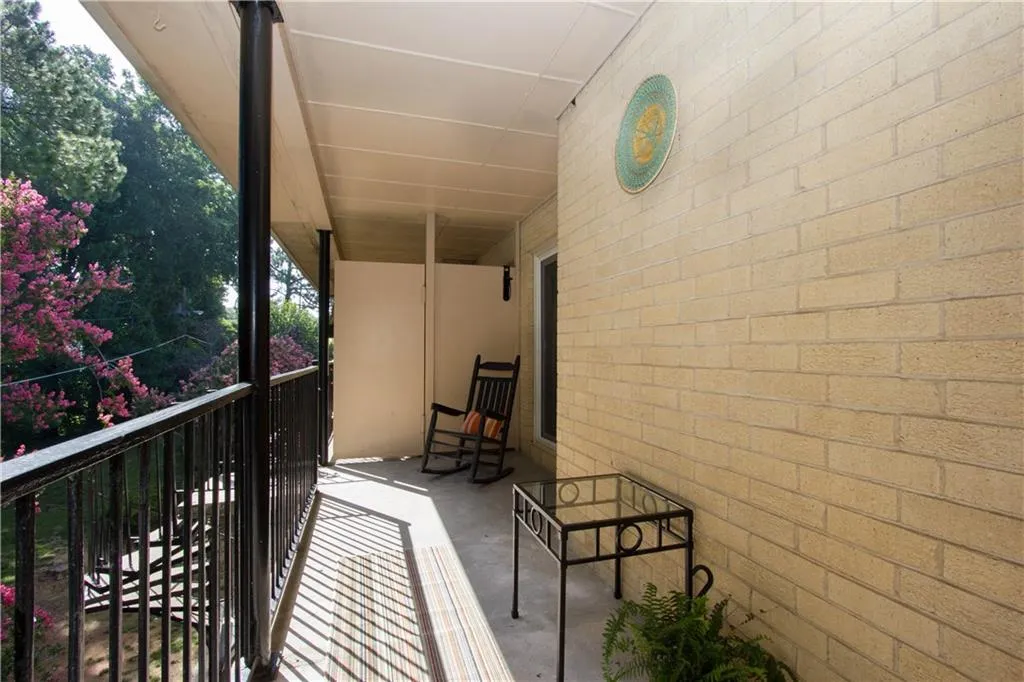 5400 Roswell Road Ne Unit N1, Sandy Springs, Georgia 30342, 2 Bedrooms Bedrooms, ,2 BathroomsBathrooms,Residential,Sold,5400 Roswell Road Ne Unit N1,5877913