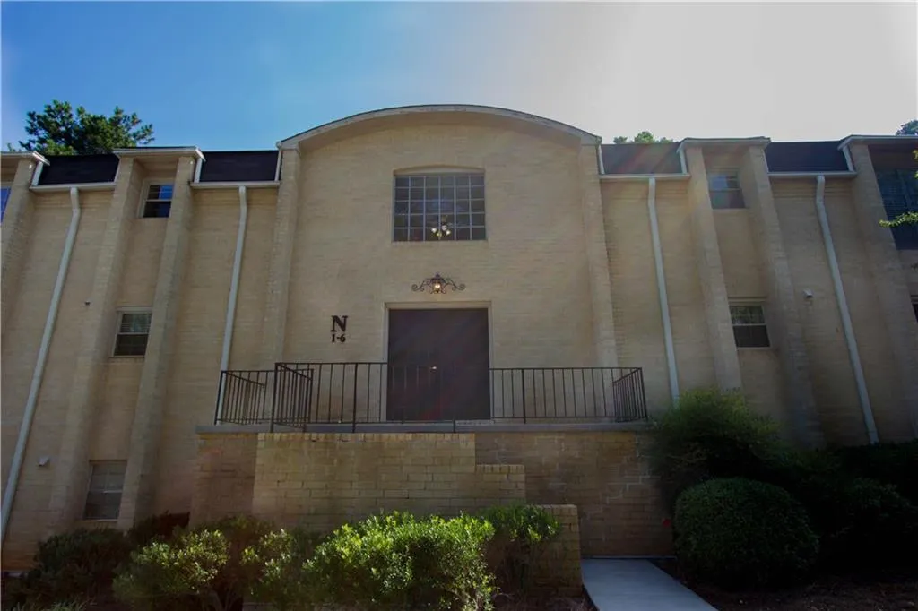 5400 Roswell Road Ne Unit N1, Sandy Springs, Georgia 30342, 2 Bedrooms Bedrooms, ,2 BathroomsBathrooms,Residential,Sold,5400 Roswell Road Ne Unit N1,5877913