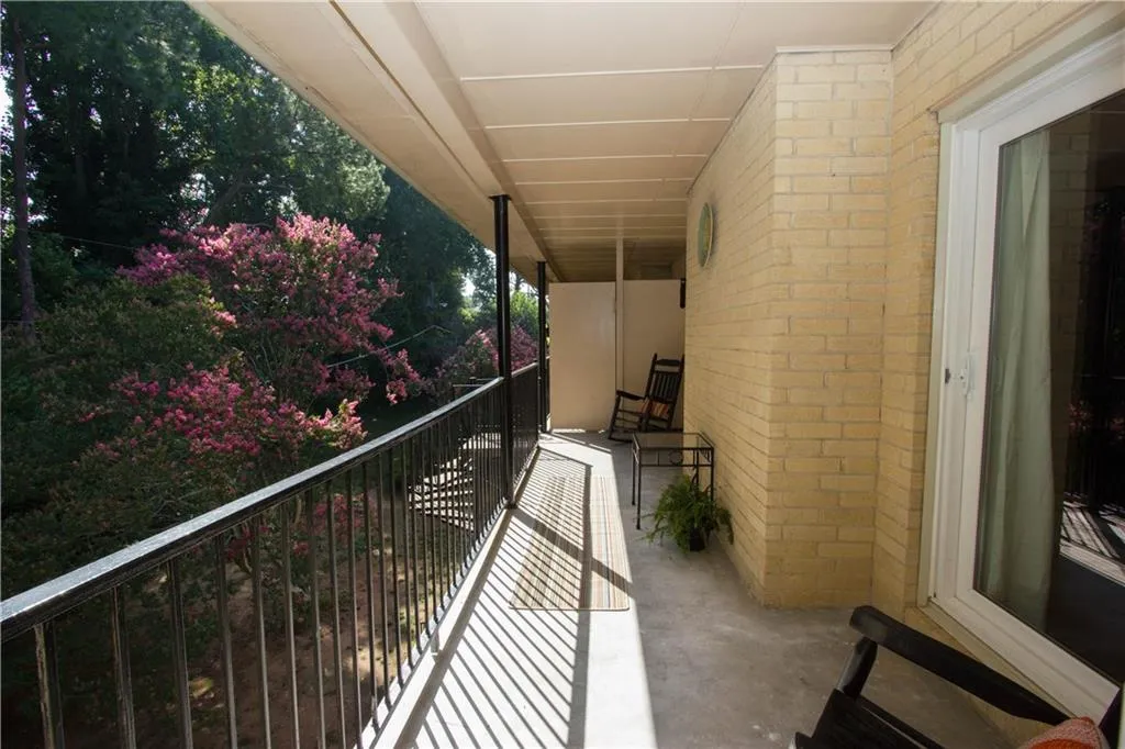 5400 Roswell Road Ne Unit N1, Sandy Springs, Georgia 30342, 2 Bedrooms Bedrooms, ,2 BathroomsBathrooms,Residential,Sold,5400 Roswell Road Ne Unit N1,5877913