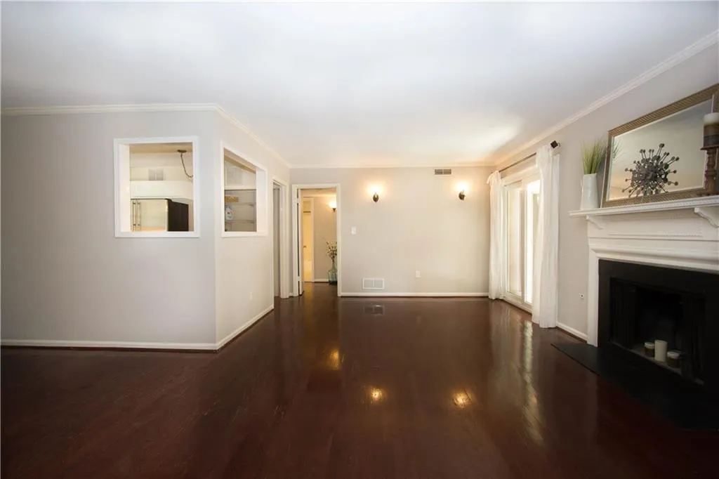 5400 Roswell Road Ne Unit N1, Sandy Springs, Georgia 30342, 2 Bedrooms Bedrooms, ,2 BathroomsBathrooms,Residential,Sold,5400 Roswell Road Ne Unit N1,5877913