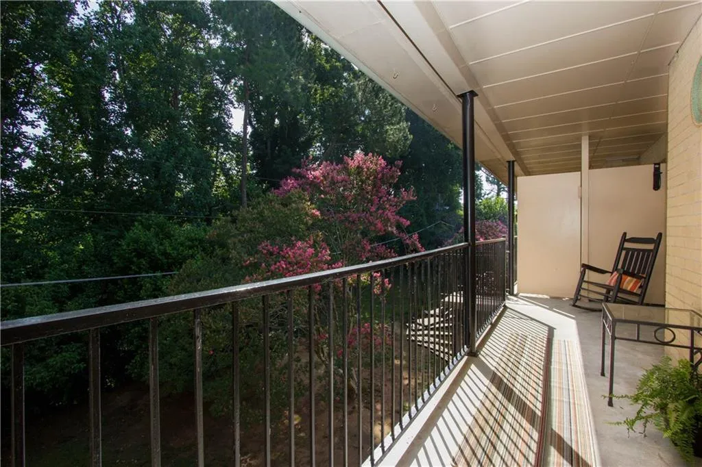 5400 Roswell Road Ne Unit N1, Sandy Springs, Georgia 30342, 2 Bedrooms Bedrooms, ,2 BathroomsBathrooms,Residential,Sold,5400 Roswell Road Ne Unit N1,5877913