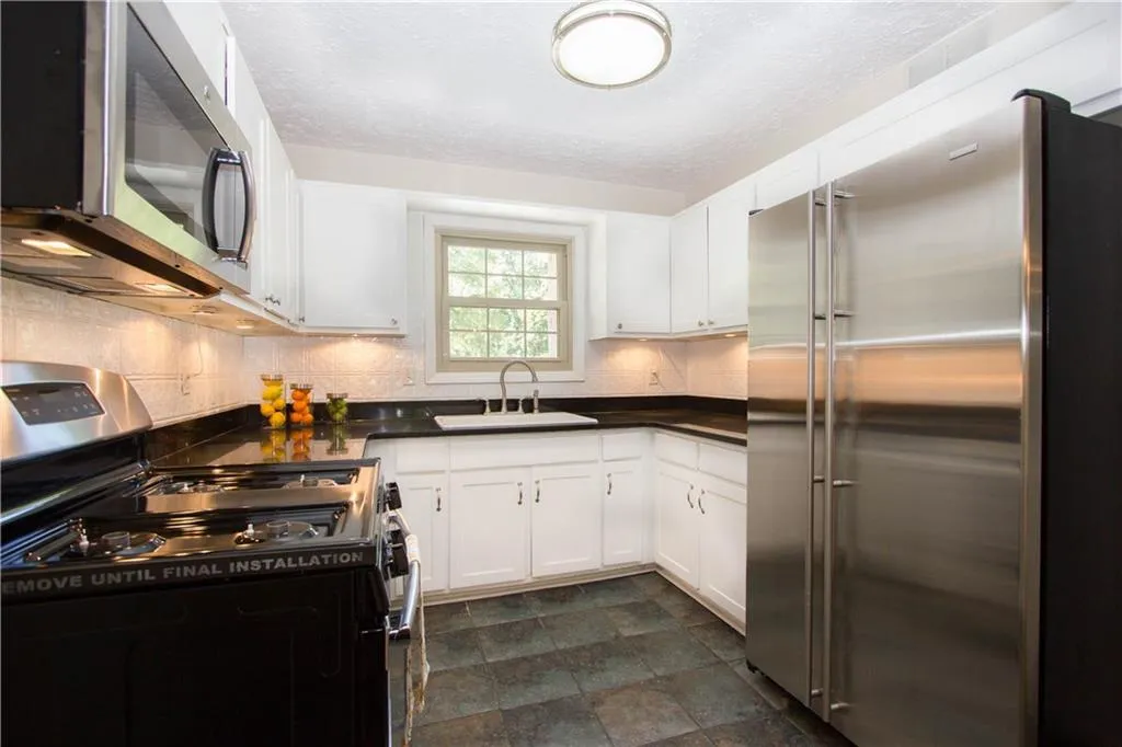 5400 Roswell Road Ne Unit N1, Sandy Springs, Georgia 30342, 2 Bedrooms Bedrooms, ,2 BathroomsBathrooms,Residential,Sold,5400 Roswell Road Ne Unit N1,5877913