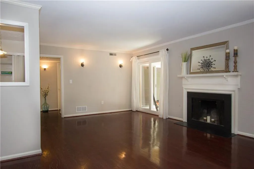 5400 Roswell Road Ne Unit N1, Sandy Springs, Georgia 30342, 2 Bedrooms Bedrooms, ,2 BathroomsBathrooms,Residential,Sold,5400 Roswell Road Ne Unit N1,5877913