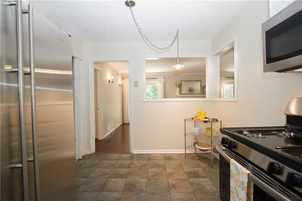 5400 Roswell Road Ne Unit N1, Sandy Springs, Georgia 30342, 2 Bedrooms Bedrooms, ,2 BathroomsBathrooms,Residential,Sold,5400 Roswell Road Ne Unit N1,5877913