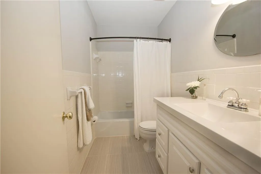 5400 Roswell Road Ne Unit N1, Sandy Springs, Georgia 30342, 2 Bedrooms Bedrooms, ,2 BathroomsBathrooms,Residential,Sold,5400 Roswell Road Ne Unit N1,5877913
