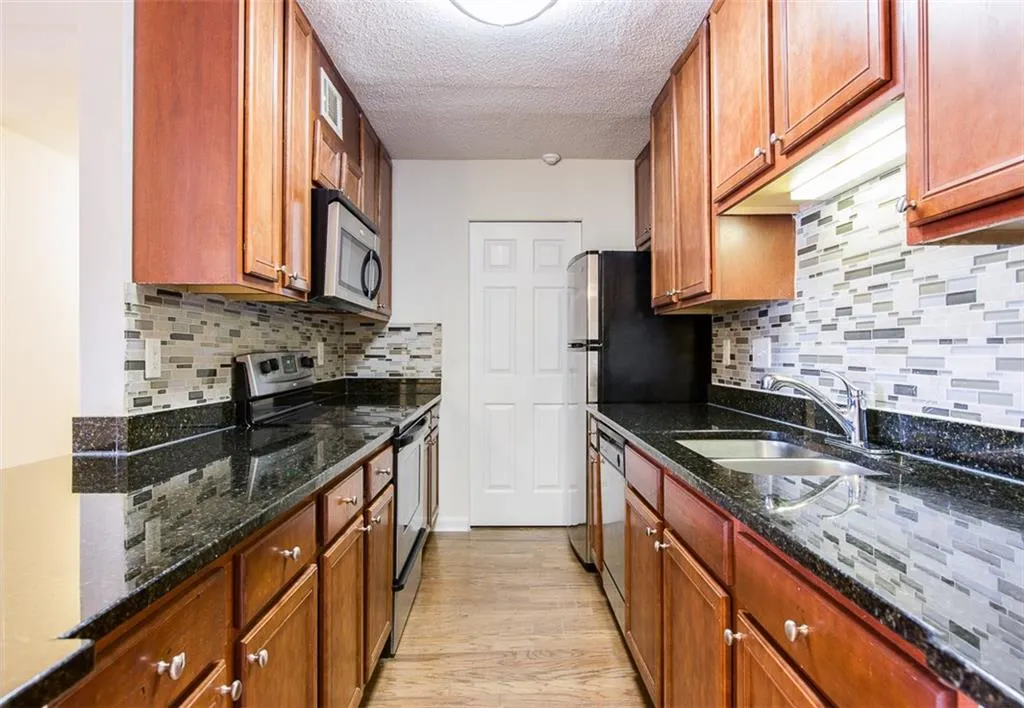 5095 Roswell Road Unit 207, Atlanta, Georgia 30342, 2 Bedrooms Bedrooms, ,2 BathroomsBathrooms,Residential,Sold,5095 Roswell Road Unit 207,5864862