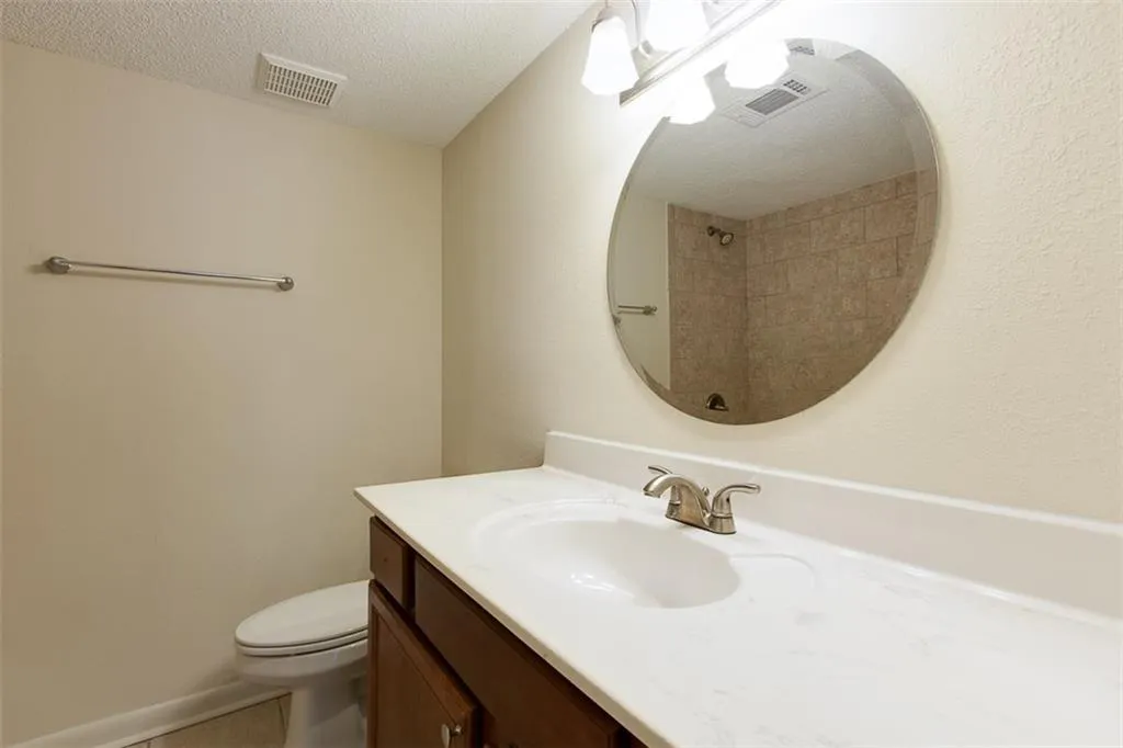 5095 Roswell Road Unit 207, Atlanta, Georgia 30342, 2 Bedrooms Bedrooms, ,2 BathroomsBathrooms,Residential,Sold,5095 Roswell Road Unit 207,5864862