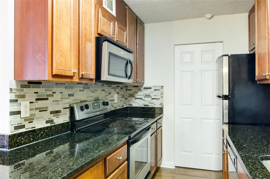 5095 Roswell Road Unit 207, Atlanta, Georgia 30342, 2 Bedrooms Bedrooms, ,2 BathroomsBathrooms,Residential,Sold,5095 Roswell Road Unit 207,5864862