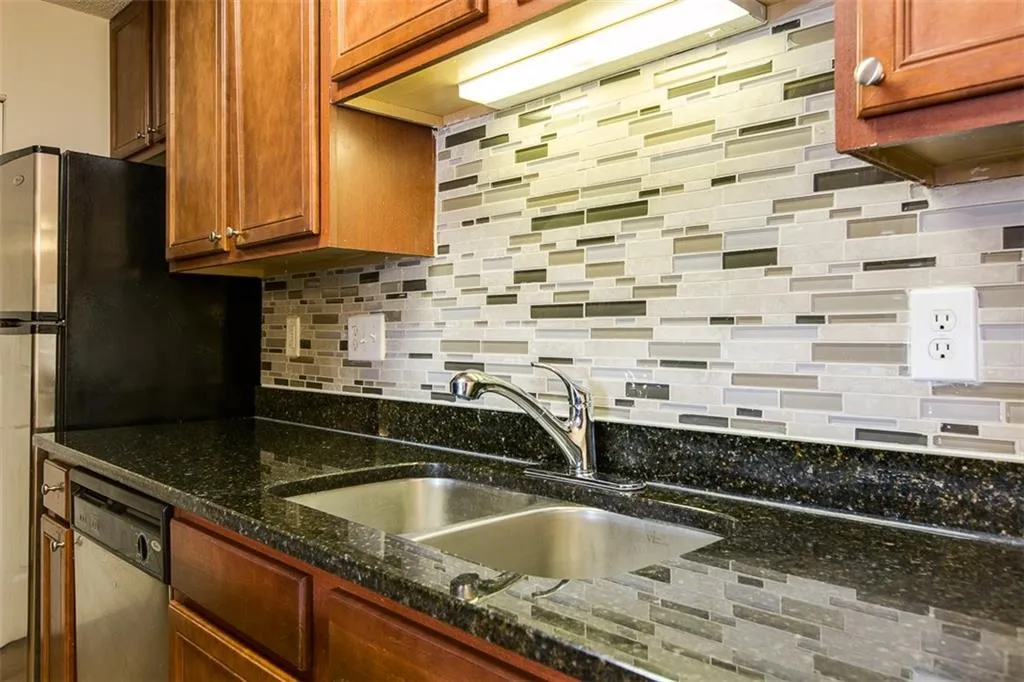 5095 Roswell Road Unit 207, Atlanta, Georgia 30342, 2 Bedrooms Bedrooms, ,2 BathroomsBathrooms,Residential,Sold,5095 Roswell Road Unit 207,5864862