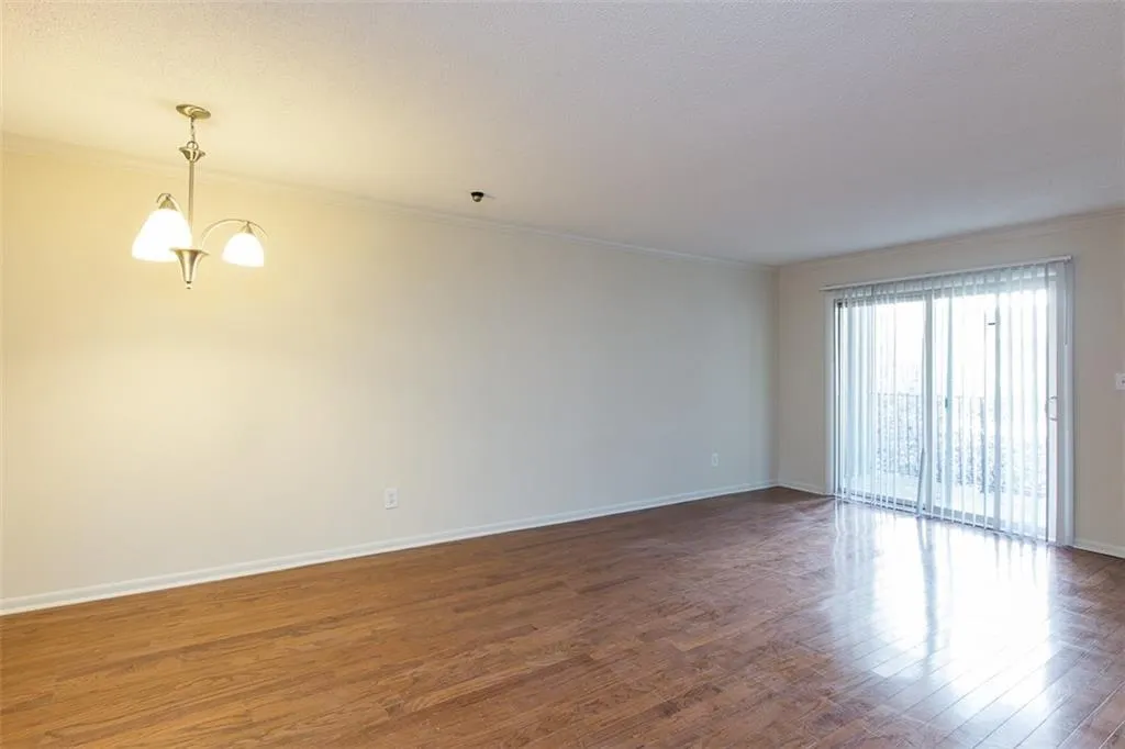 5095 Roswell Road Unit 207, Atlanta, Georgia 30342, 2 Bedrooms Bedrooms, ,2 BathroomsBathrooms,Residential,Sold,5095 Roswell Road Unit 207,5864862