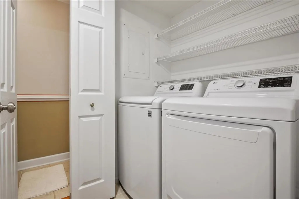 6208 Park Avenue Unit 2, Sandy Springs, Georgia 30342, 2 Bedrooms Bedrooms, ,1 BathroomBathrooms,Residential,Sold,6208 Park Avenue Unit 2,6941150