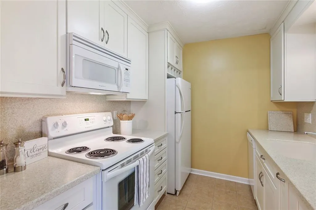 6208 Park Avenue Unit 2, Sandy Springs, Georgia 30342, 2 Bedrooms Bedrooms, ,1 BathroomBathrooms,Residential,Sold,6208 Park Avenue Unit 2,6941150
