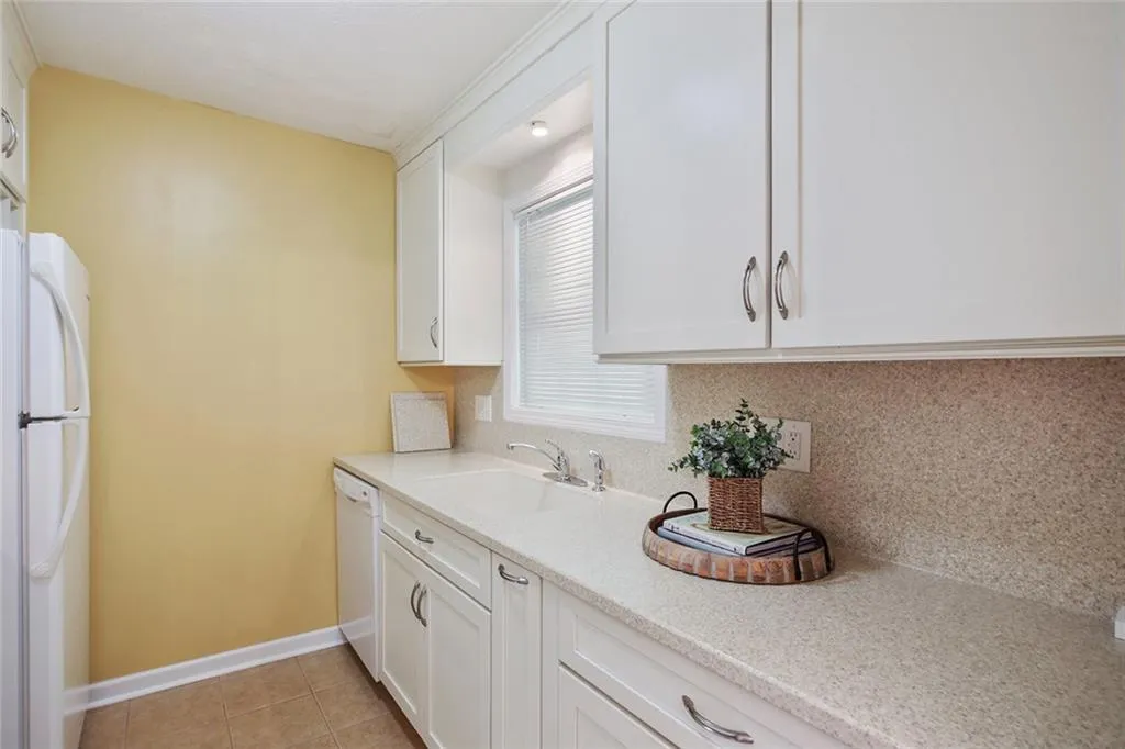 6208 Park Avenue Unit 2, Sandy Springs, Georgia 30342, 2 Bedrooms Bedrooms, ,1 BathroomBathrooms,Residential,Sold,6208 Park Avenue Unit 2,6941150